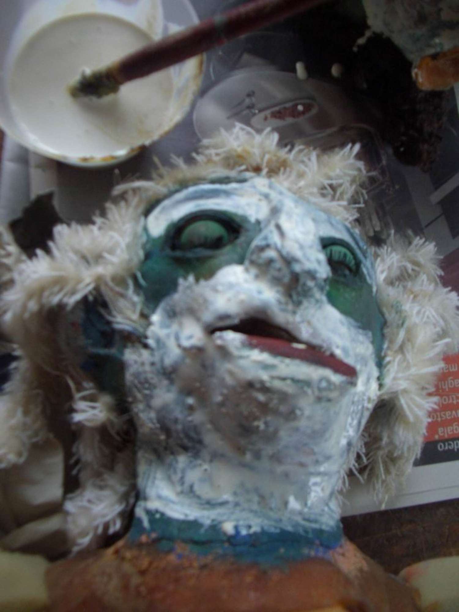 Particolare del volto del personaggio 1 durante restauro